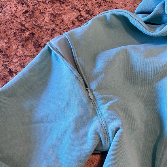 NWOT Fabletics Cropped Full Zip Hoodie - Picture 4 of 6